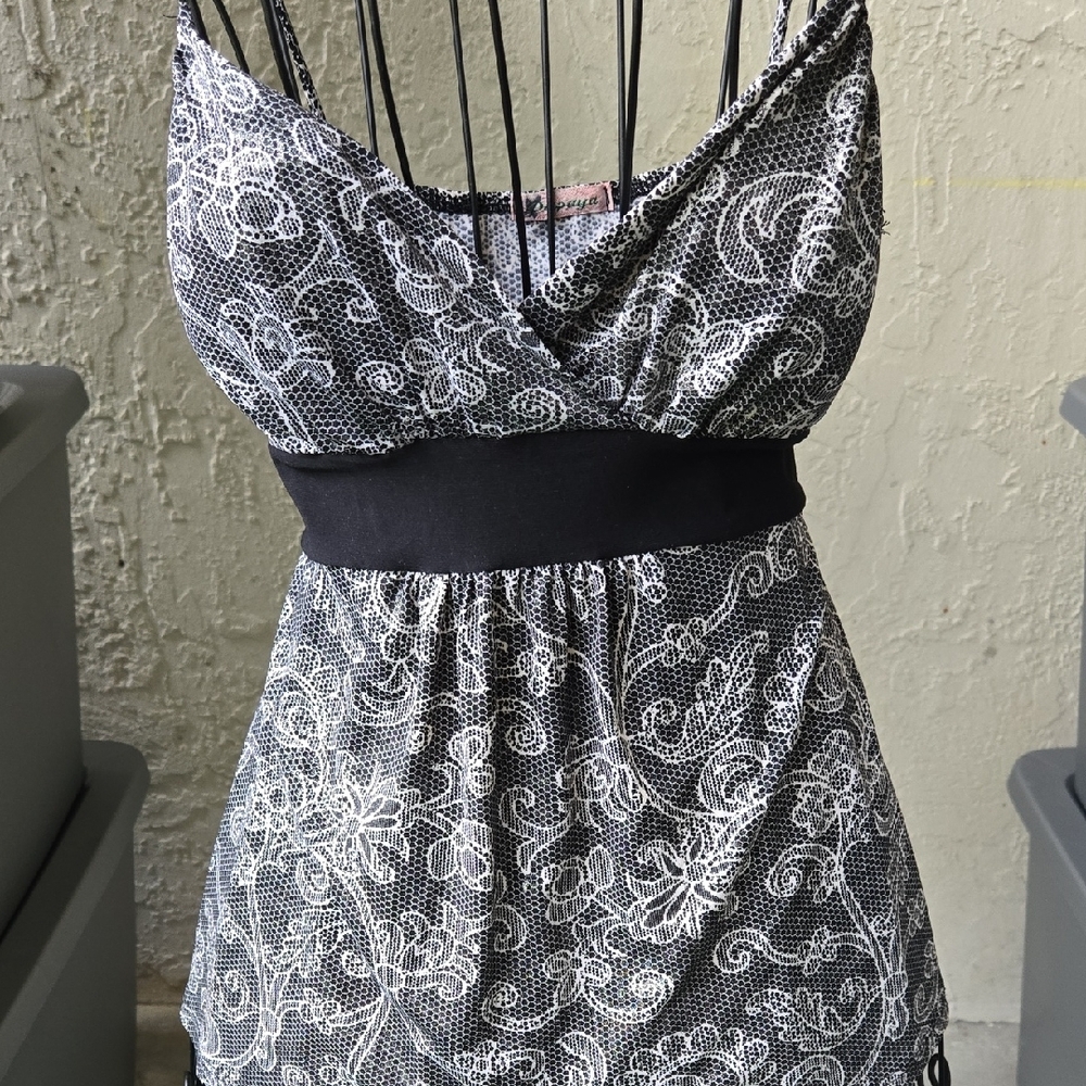 Black and White Paisley Tank Top - Picture 3 of 4
